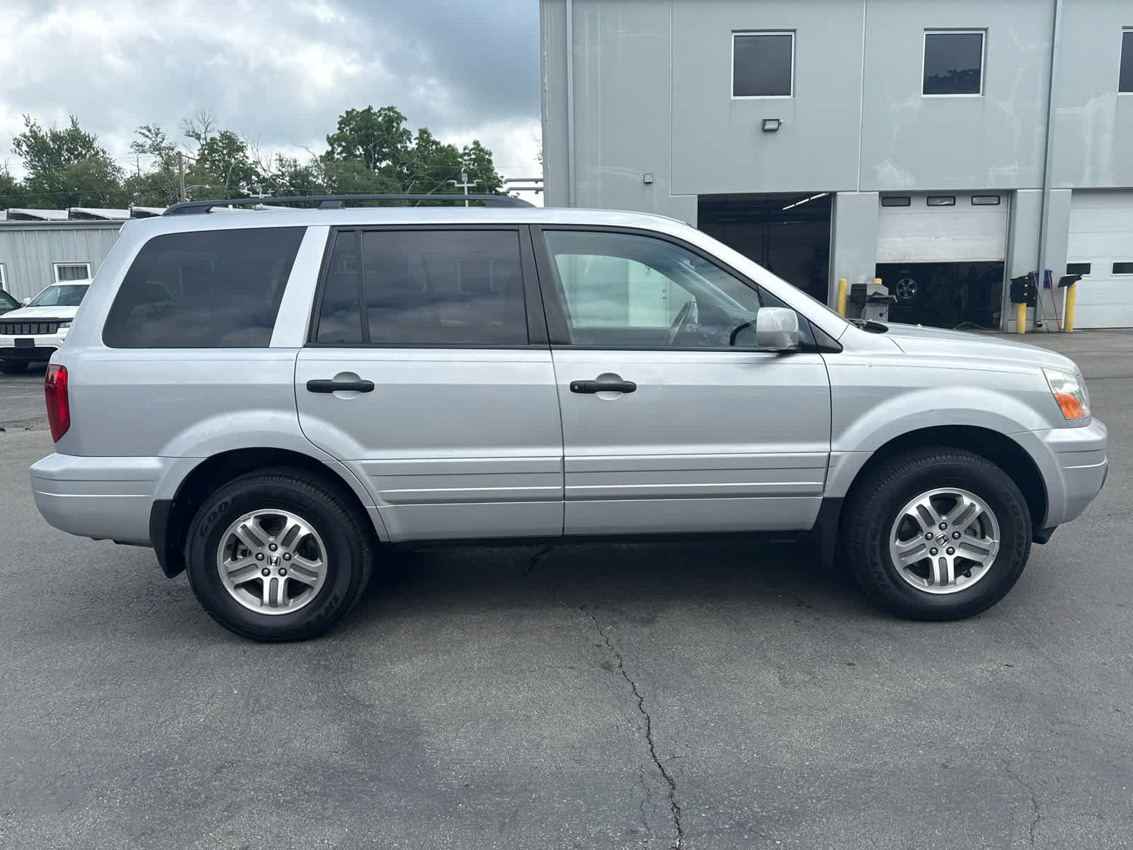 Used 2004 Honda Pilot EX image 2