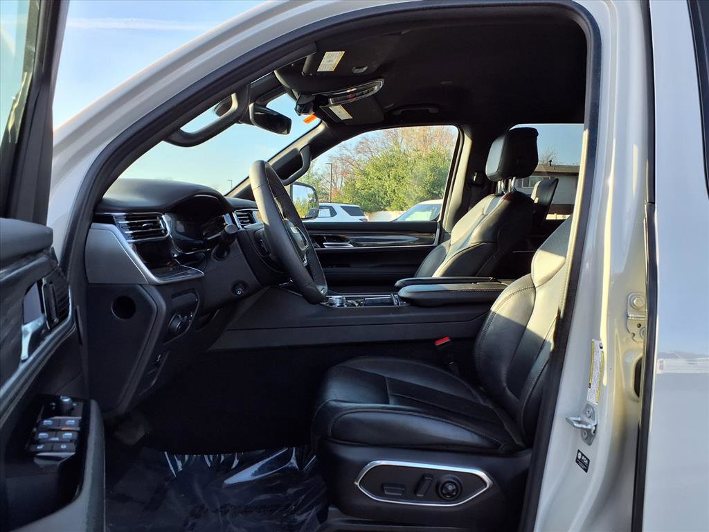 Used 2022 Jeep Wagoneer Series III w/ Rear Seat Video Group 1 image 22