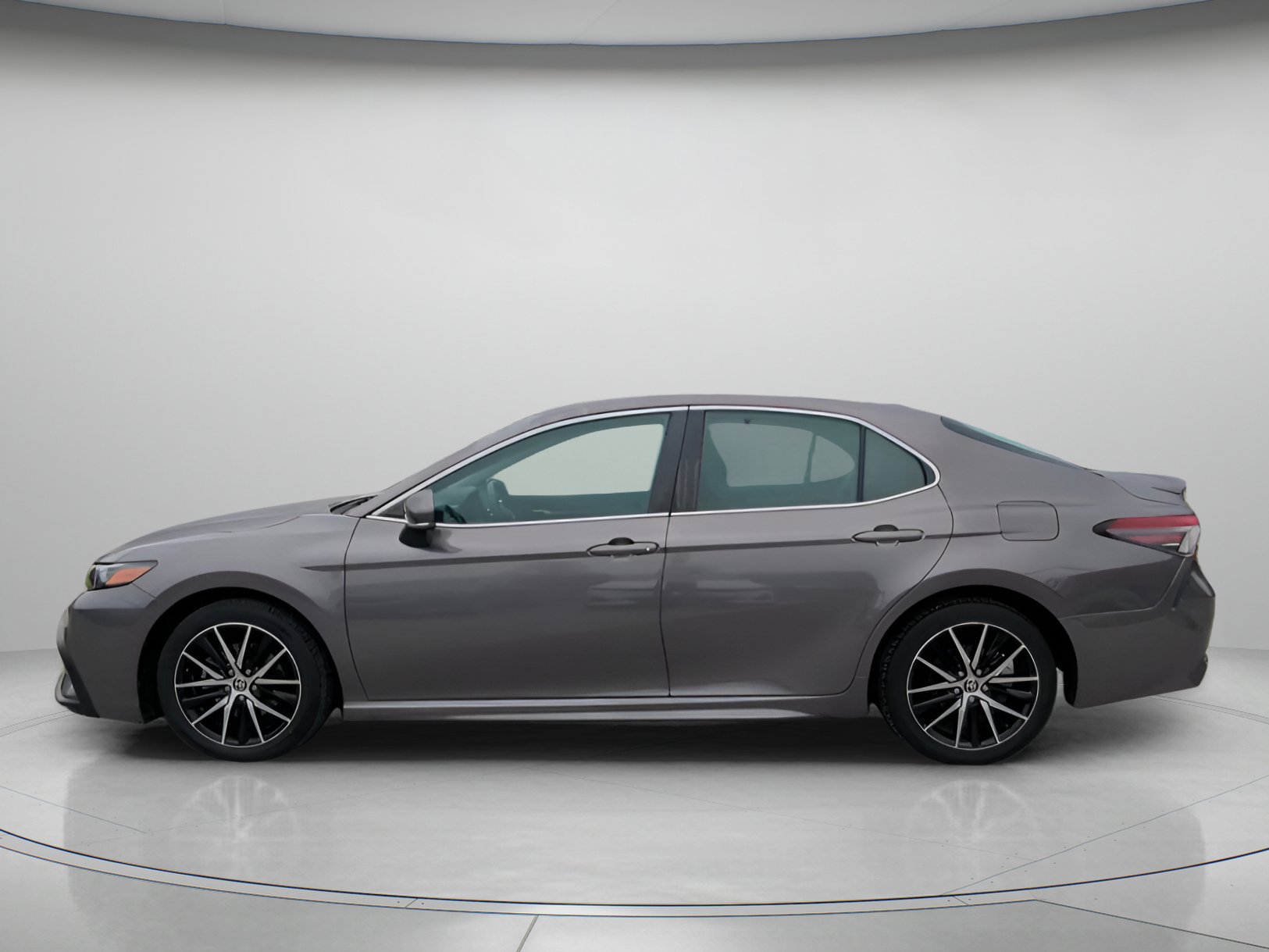 Used 2022 Toyota Camry SE w/ Carpet Mat Package (TMS) image 16