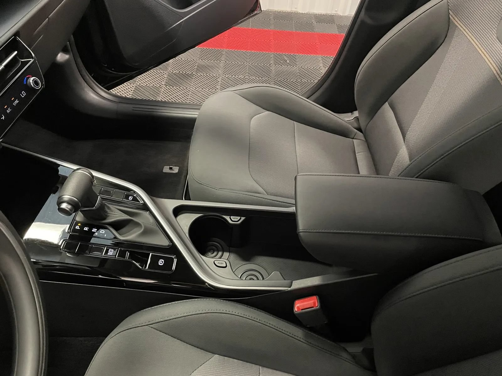 Used 2026 Kia Niro LX FWD image 31