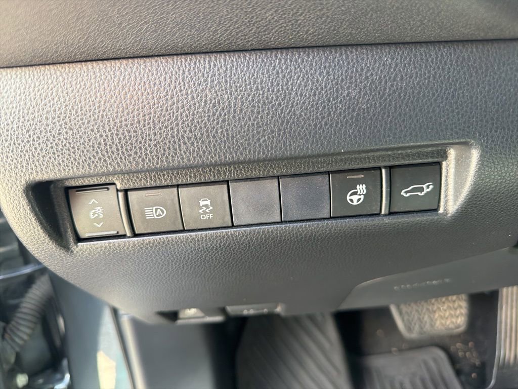 Used 2021 Toyota Venza XLE w/ Softex Package image 3