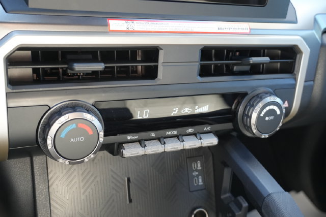 Used 2025 Toyota Tacoma TRD Sport AWD/4WD image 33