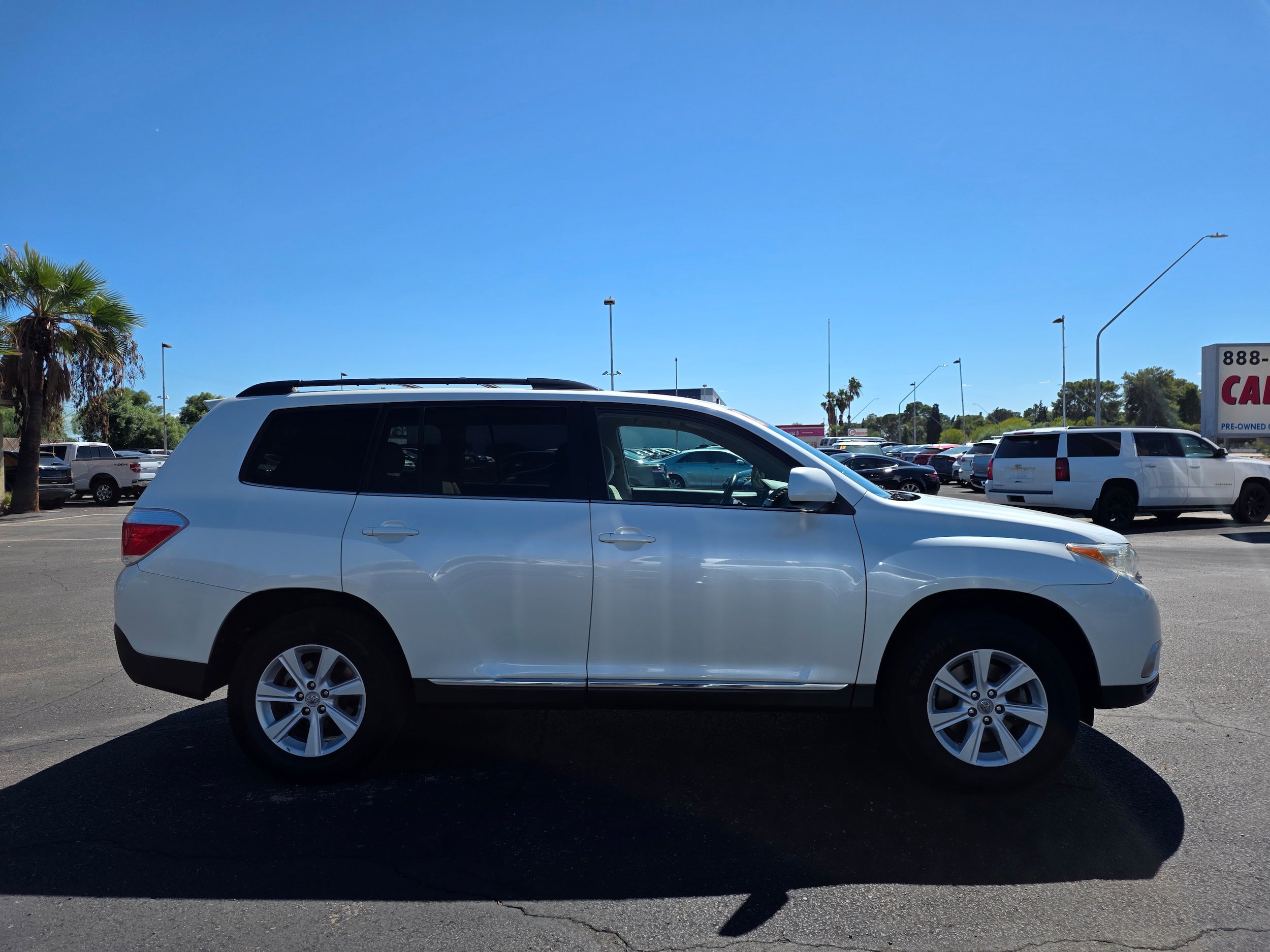 Used 2012 Toyota Highlander FWD w/ Tech Pkg image 6