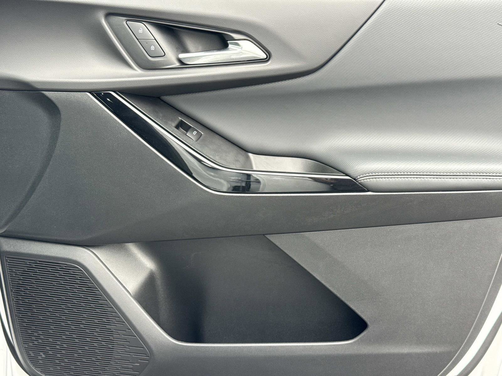 Used 2025 Chevrolet Equinox LT w/ Convenience Package II image 18