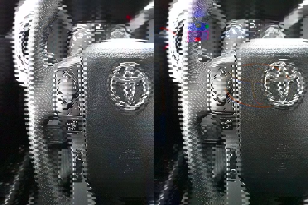 Used 2020 Toyota Tacoma SR5 image 11