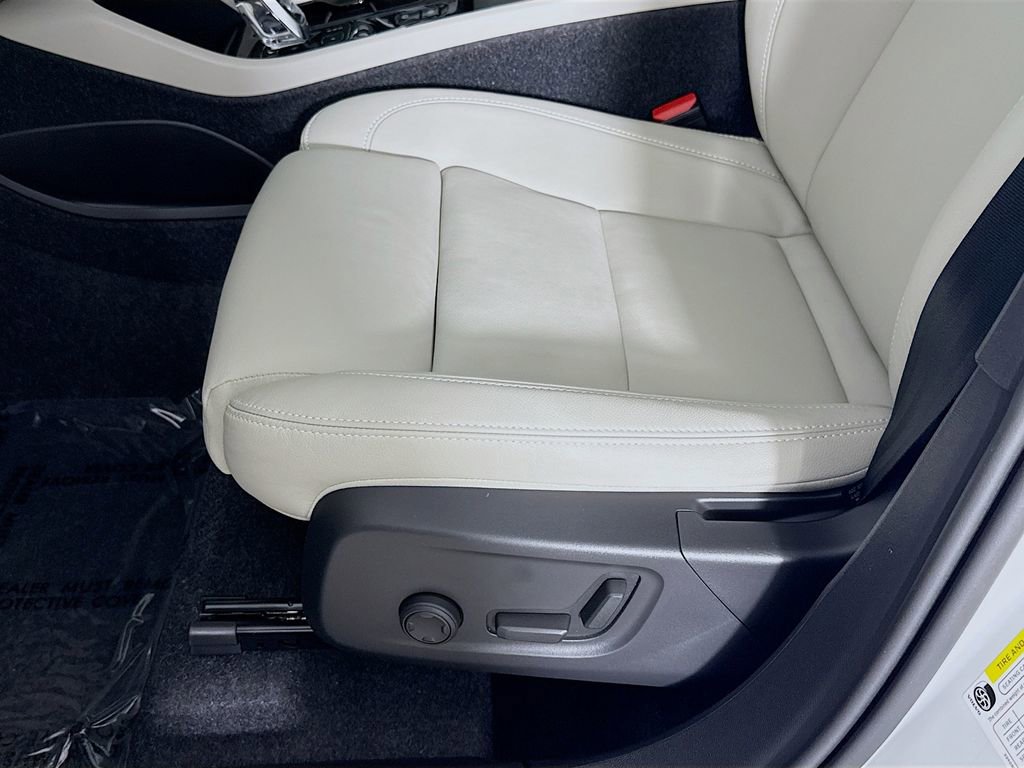 New 2026 Volvo XC40 B5 Plus w/ Protection Package Premier image 19