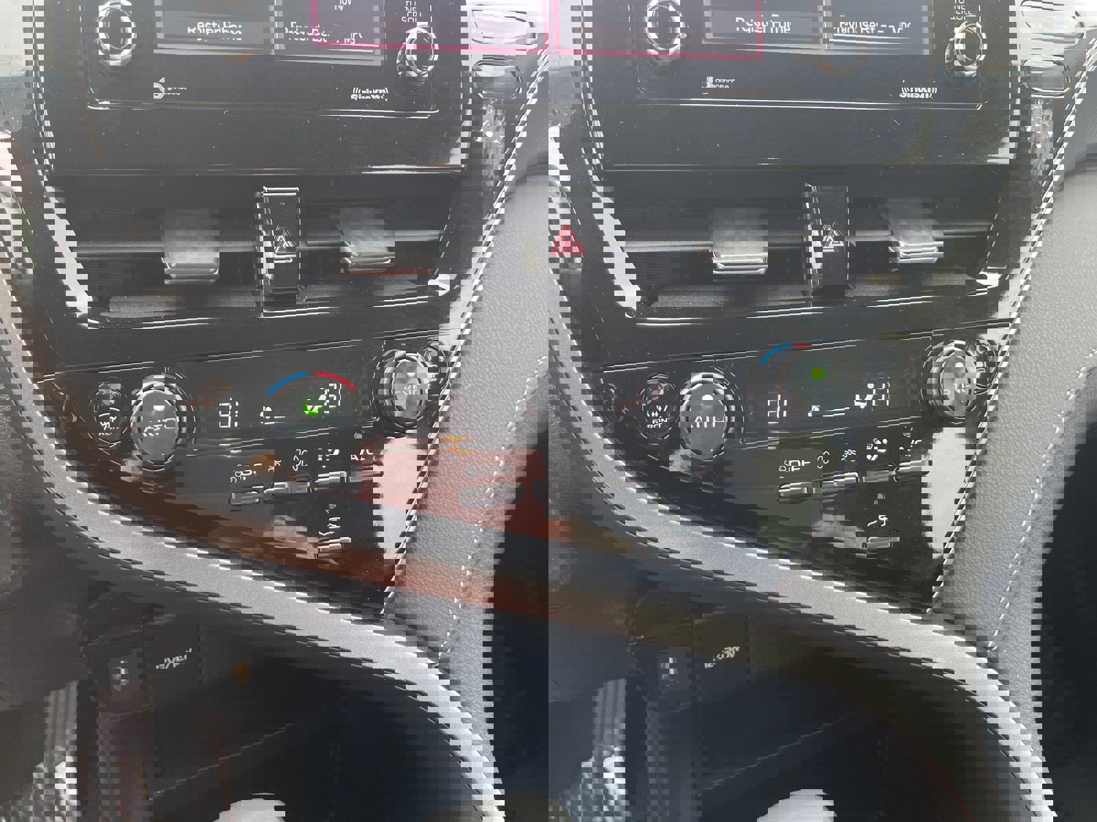 Used 2024 Toyota Camry SE image 15