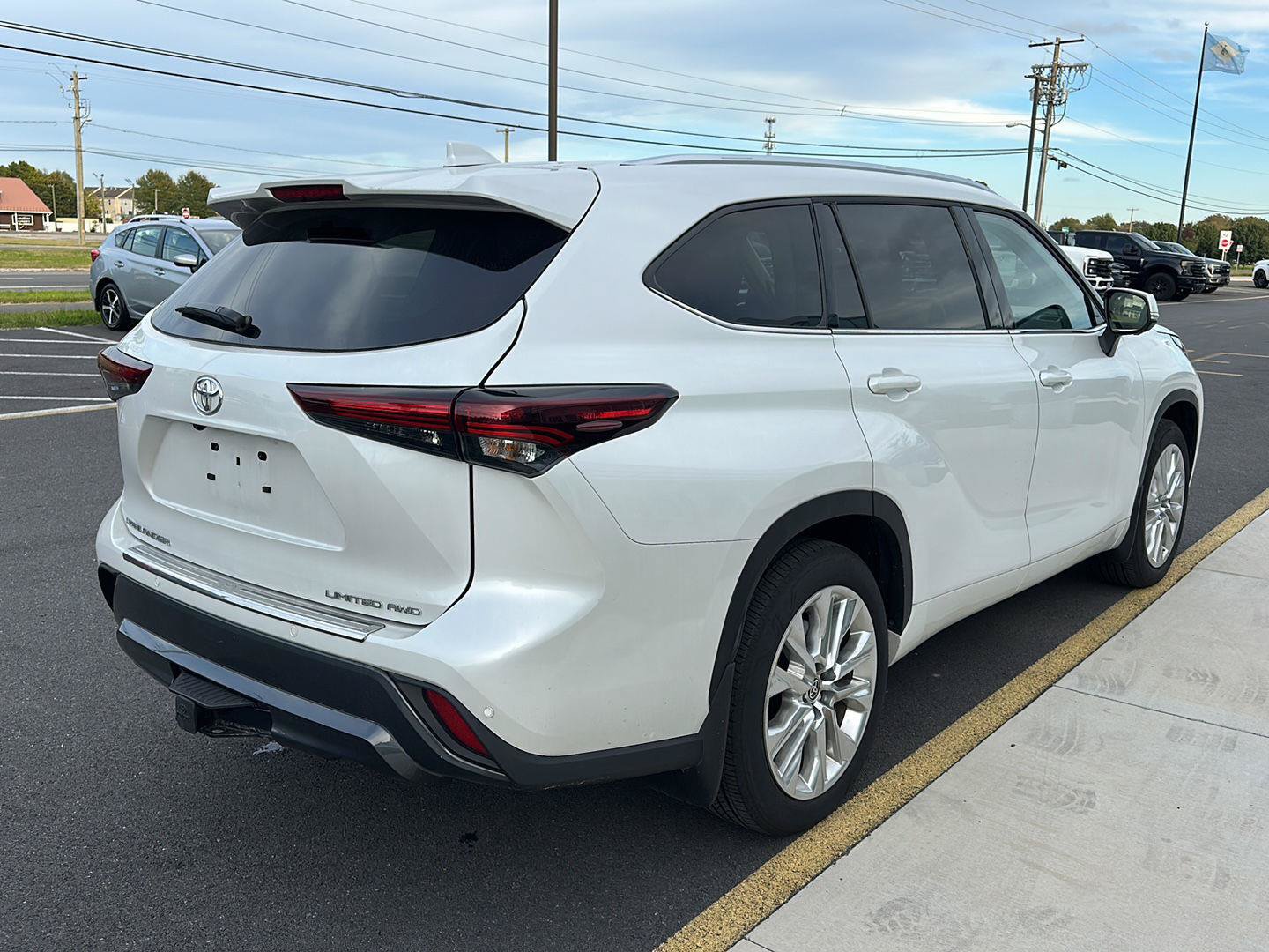 Used 2026 Toyota Highlander Limited AWD/4WD image 5