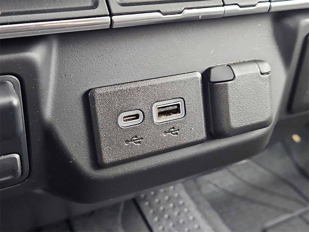 Certified 2022 Chevrolet Silverado 2500 Custom w/ Gooseneck/5TH Wheel Package image 13