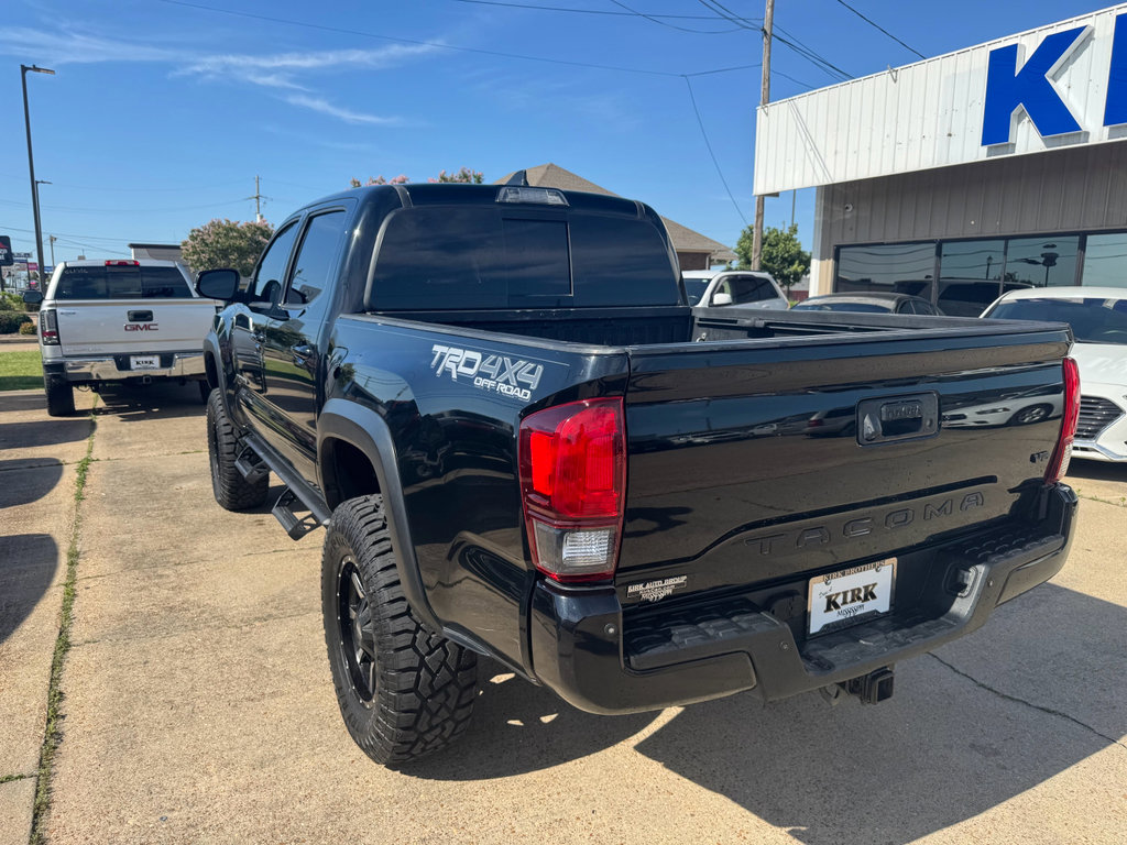 Used 2018 Toyota Tacoma TRD Off-Road w/ Technology Package image 3