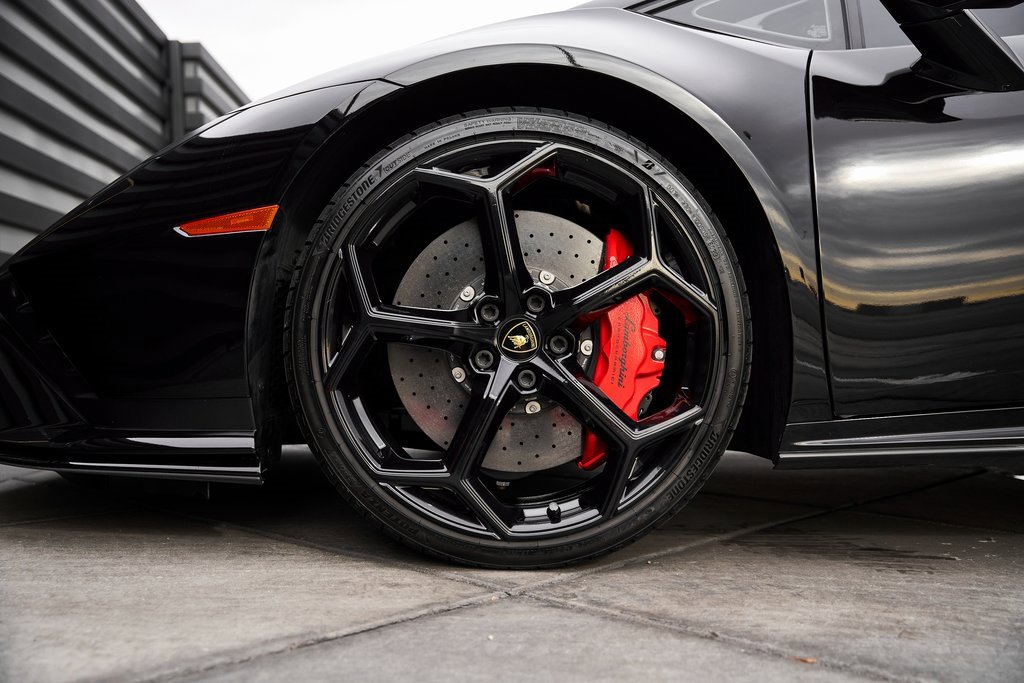 Used 2023 Lamborghini Huracan Tecnica image 3