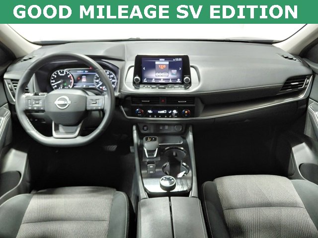 Used 2025 Nissan Rogue SV image 2