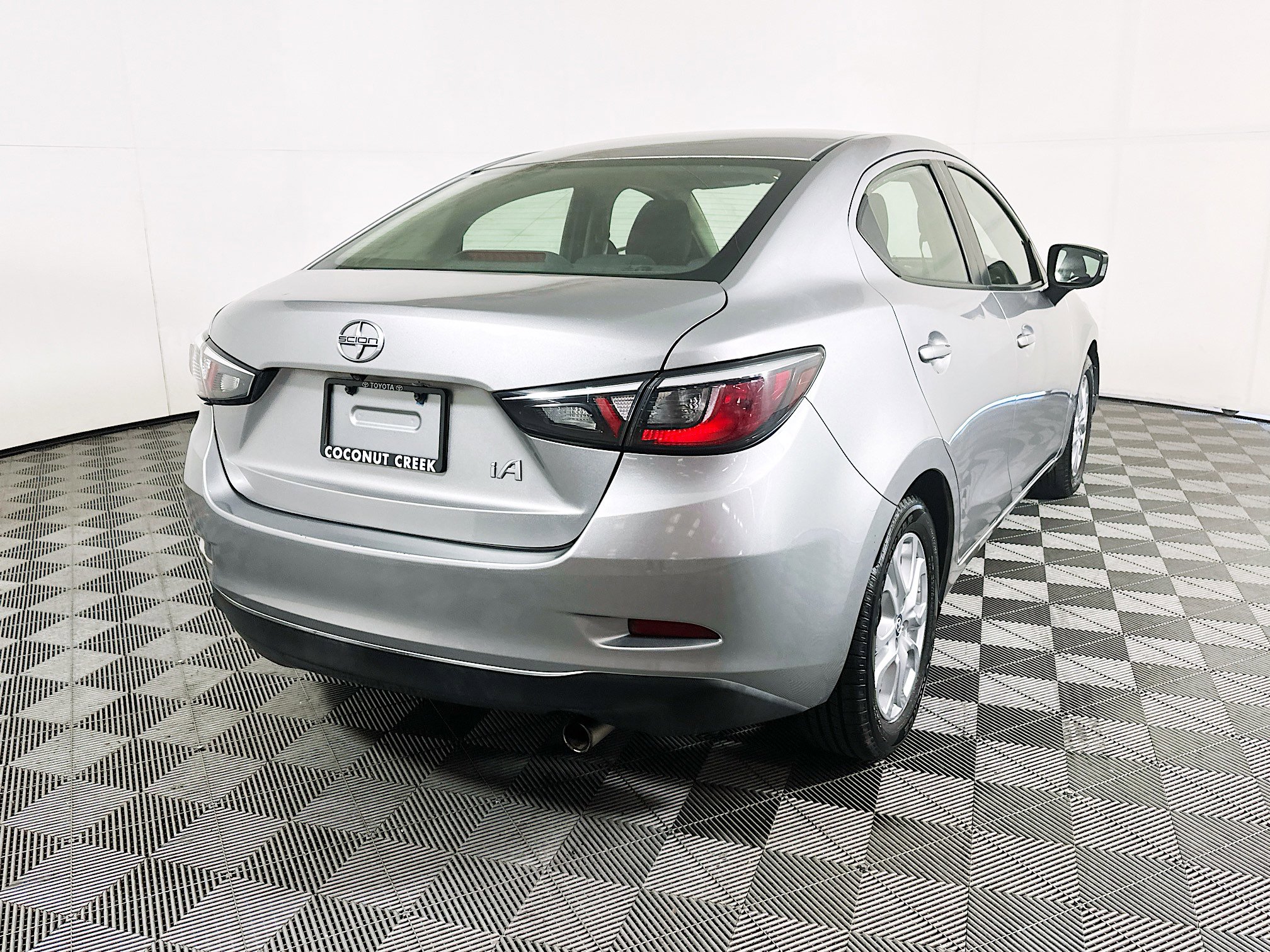 Used 2016 Scion iA FWD image 3