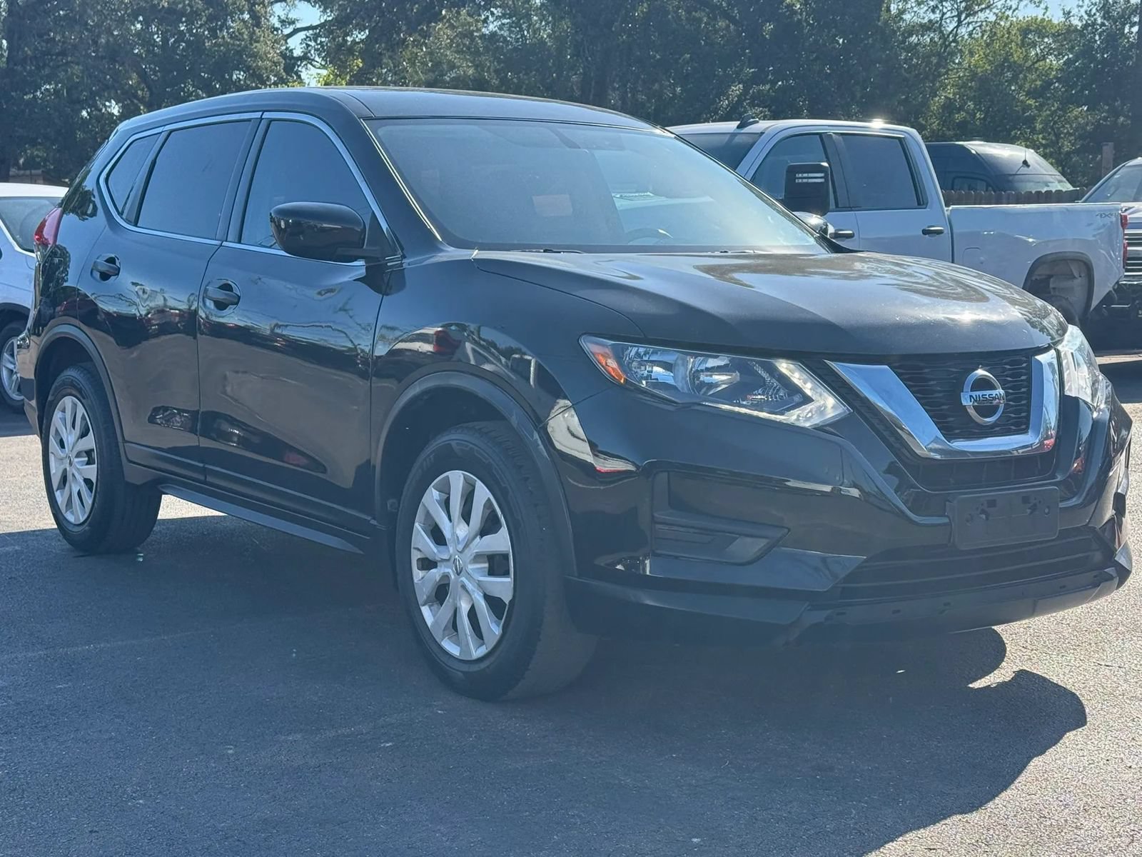 Used 2017 Nissan Rogue S AWD/4WD image 3