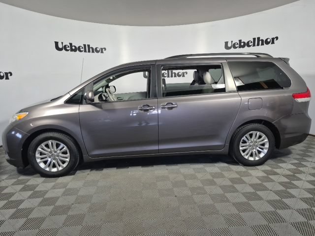 Used 2013 Toyota Sienna XLE FWD image 4