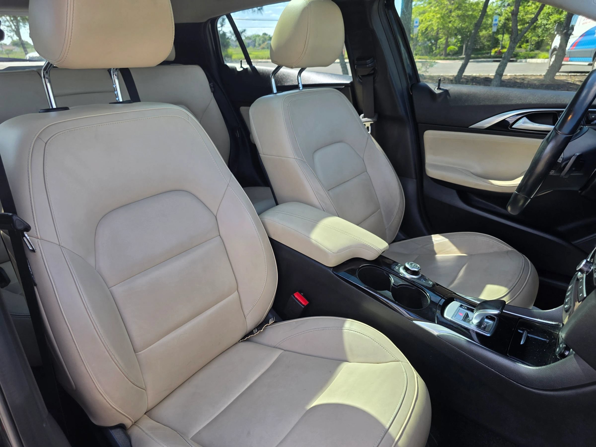 Used 2018 INFINITI QX30 AWD image 16