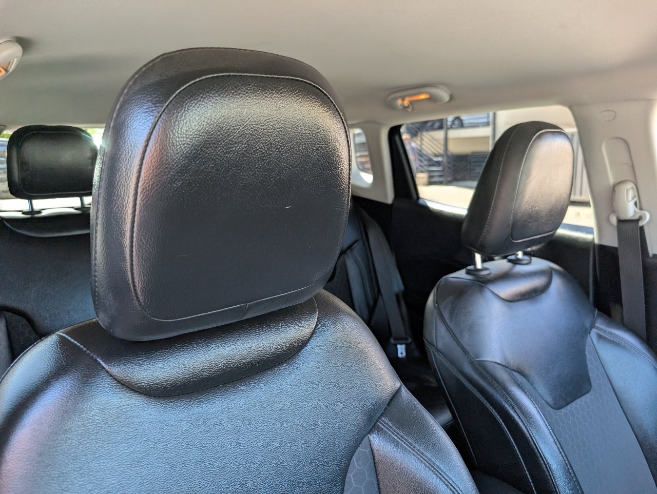 Used 2019 Jeep Compass Latitude FWD image 3