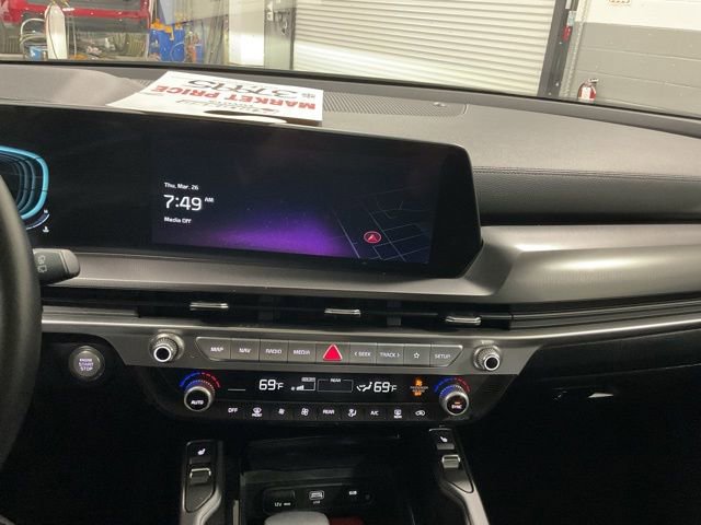 Used 2025 Kia Telluride S image 16