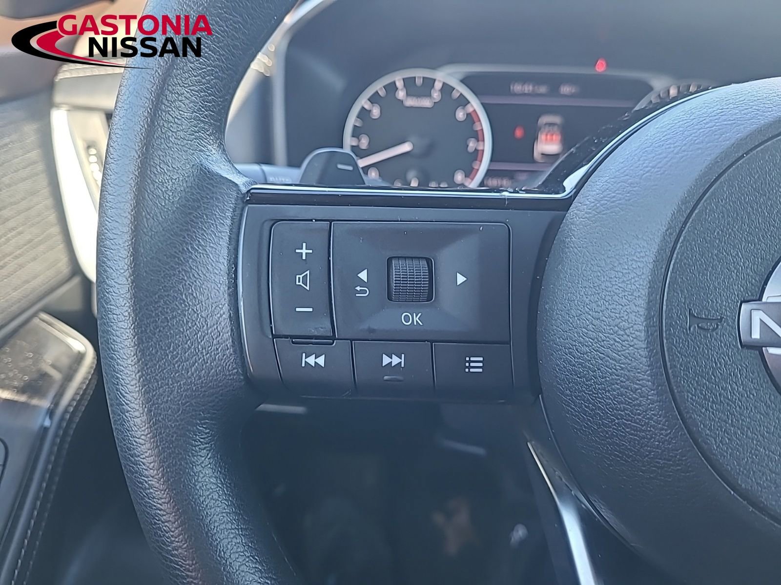 Used 2023 Nissan Rogue SV image 31