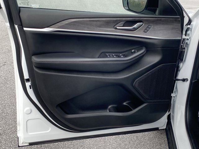 Used 2023 Jeep Grand Cherokee L Limited image 21