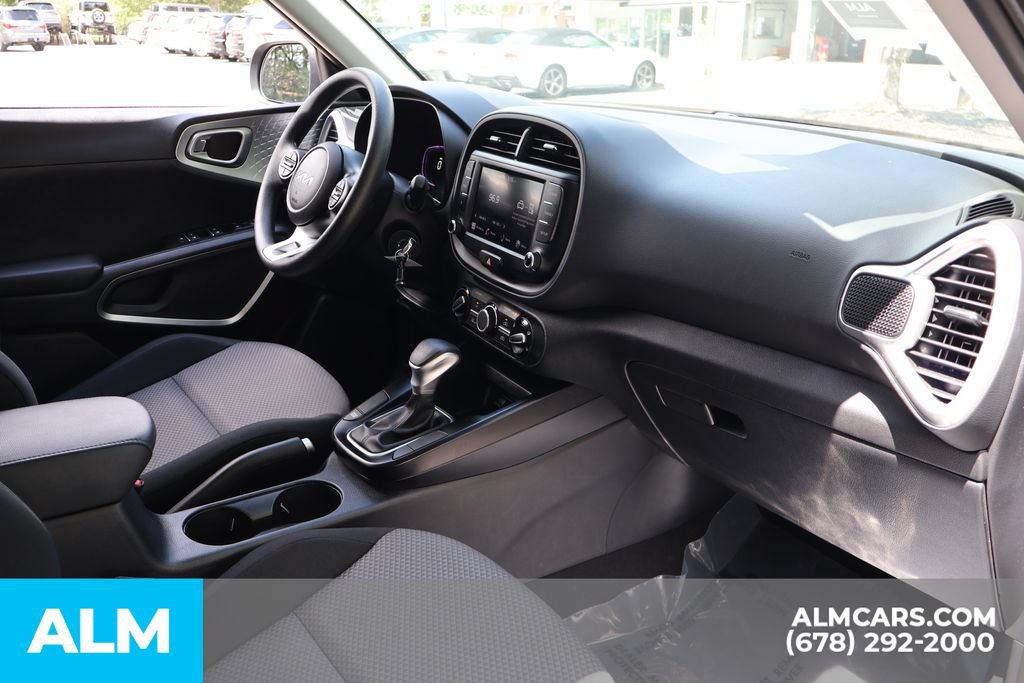 Used 2025 Kia Soul LX w/ LX Technology Package FWD image 27