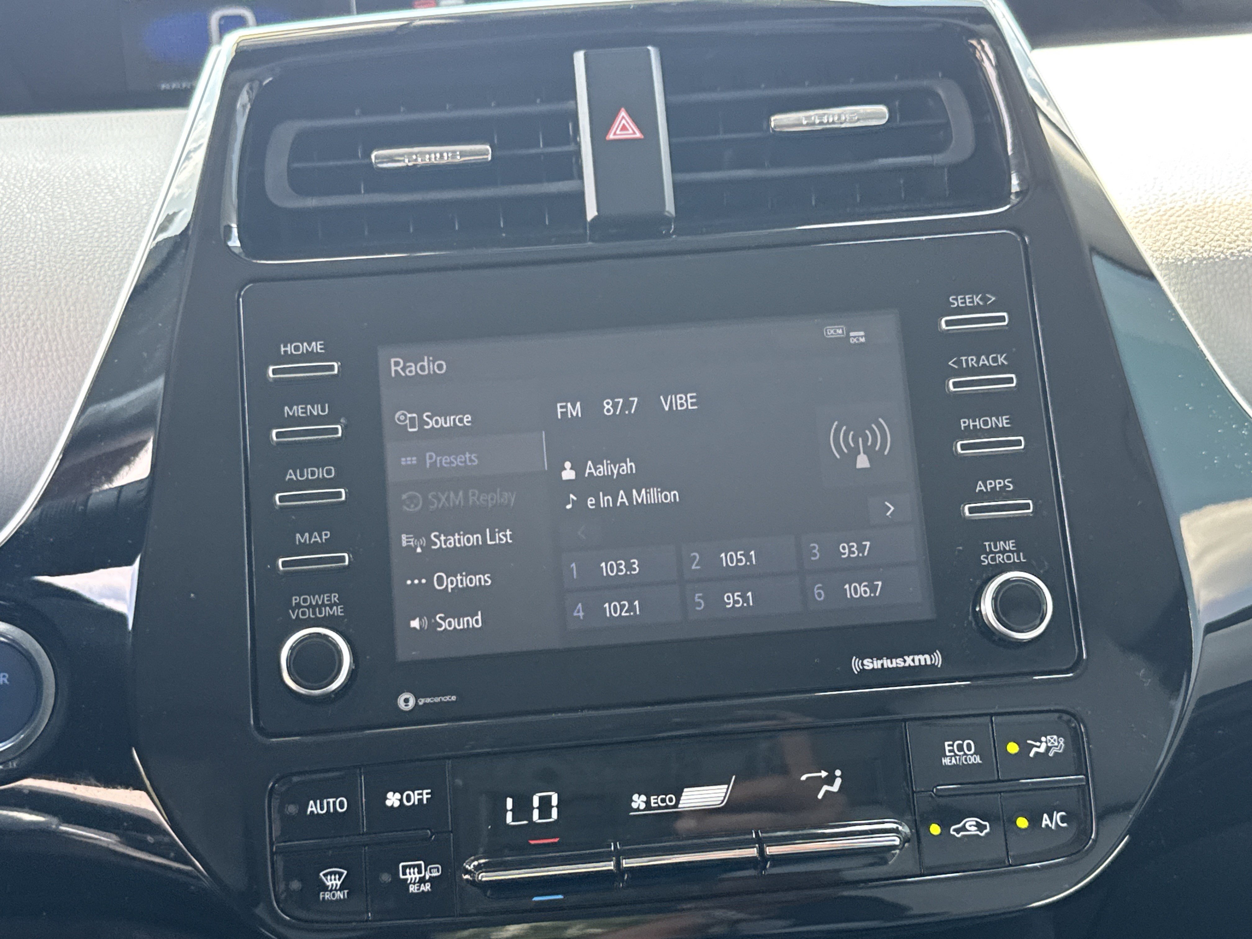 Used 2022 Toyota Prius LE FWD image 23