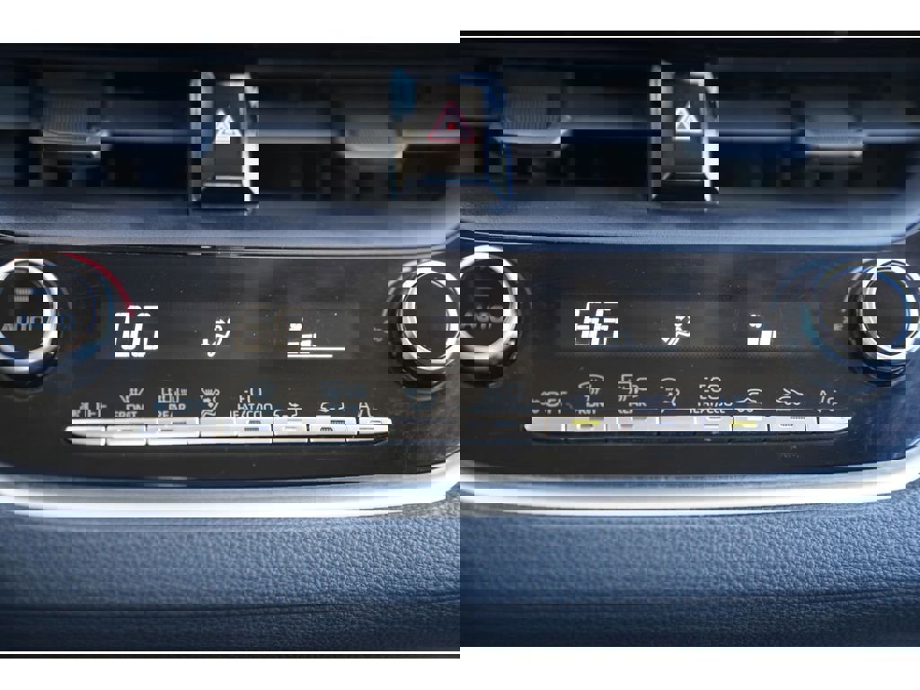 Used 2020 Toyota Corolla LE image 18