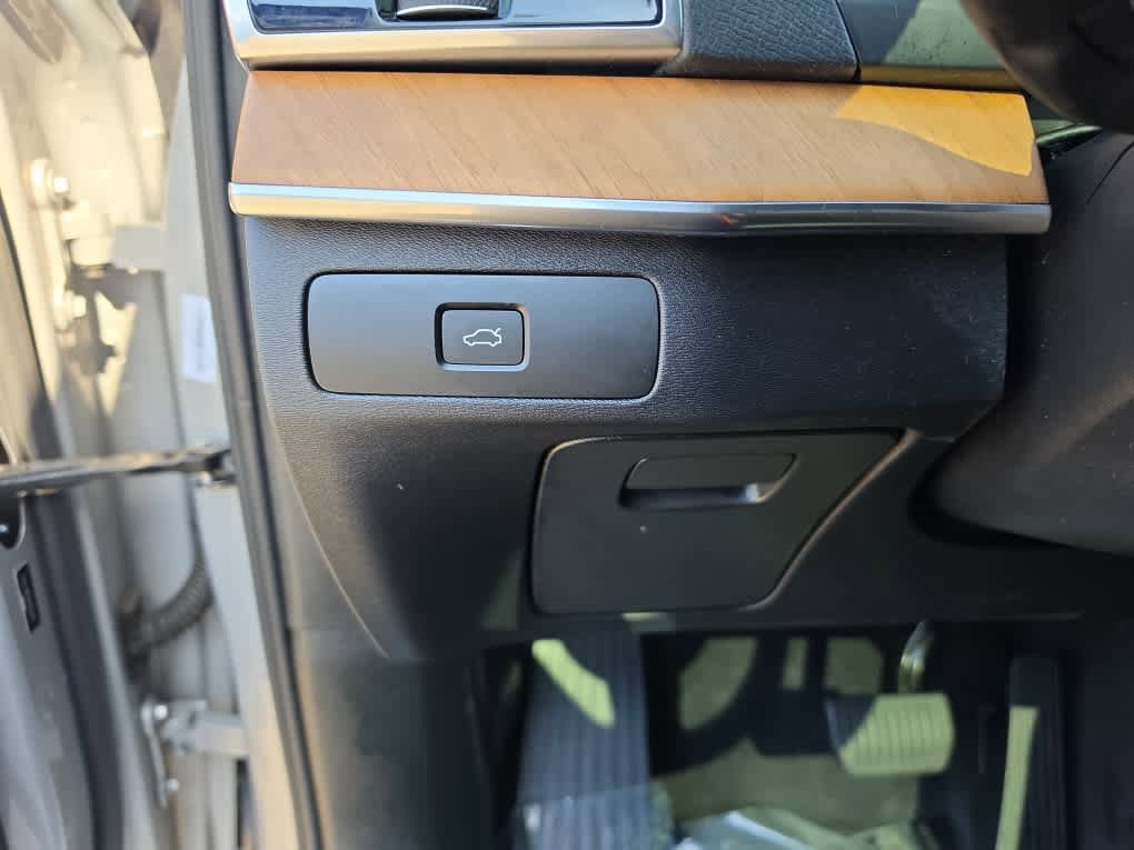 Used 2024 Volvo XC90 B5 Plus image 22