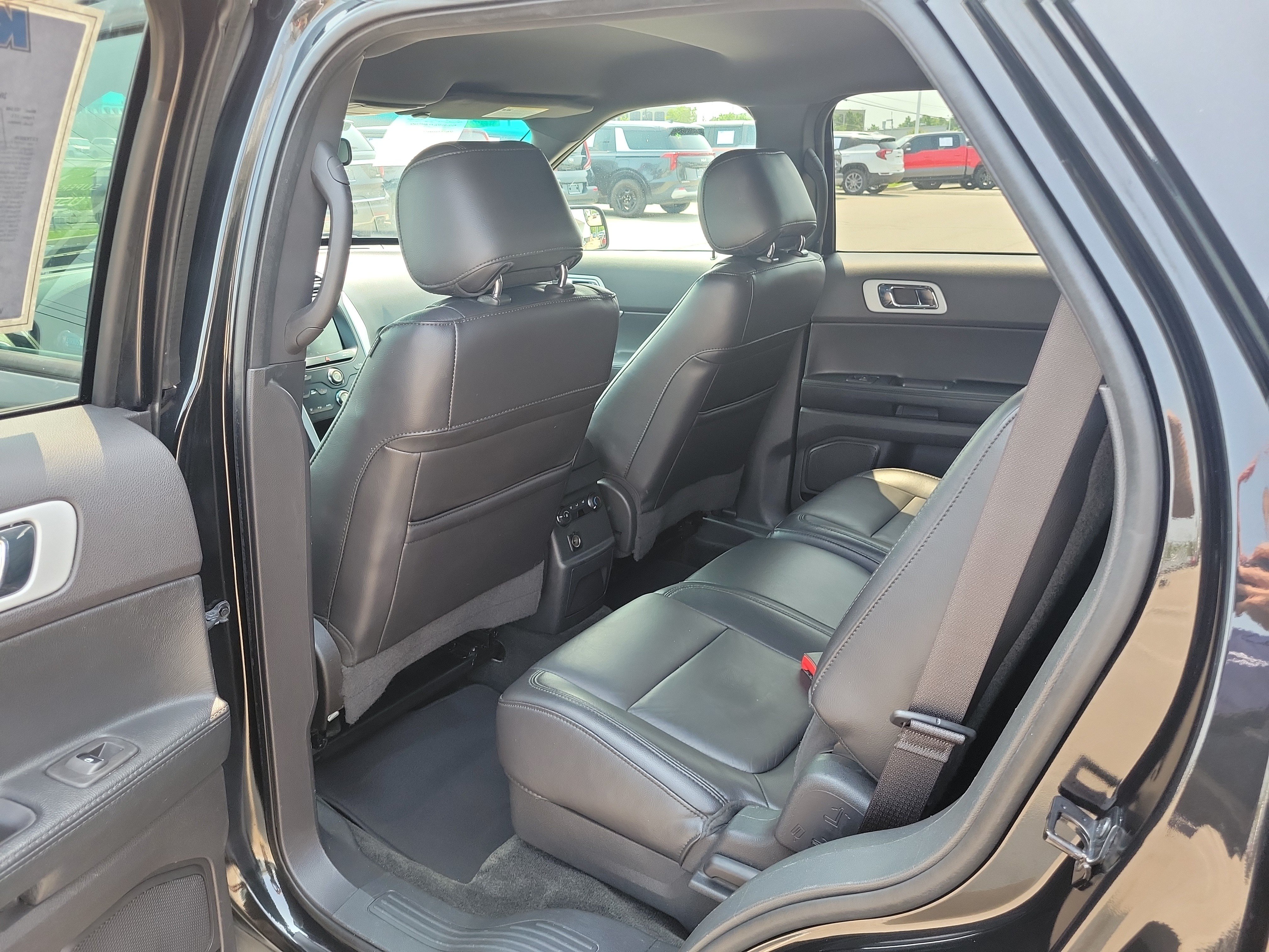 Used 2014 Ford Explorer XLT w/ Equipment Group 202A FWD image 12