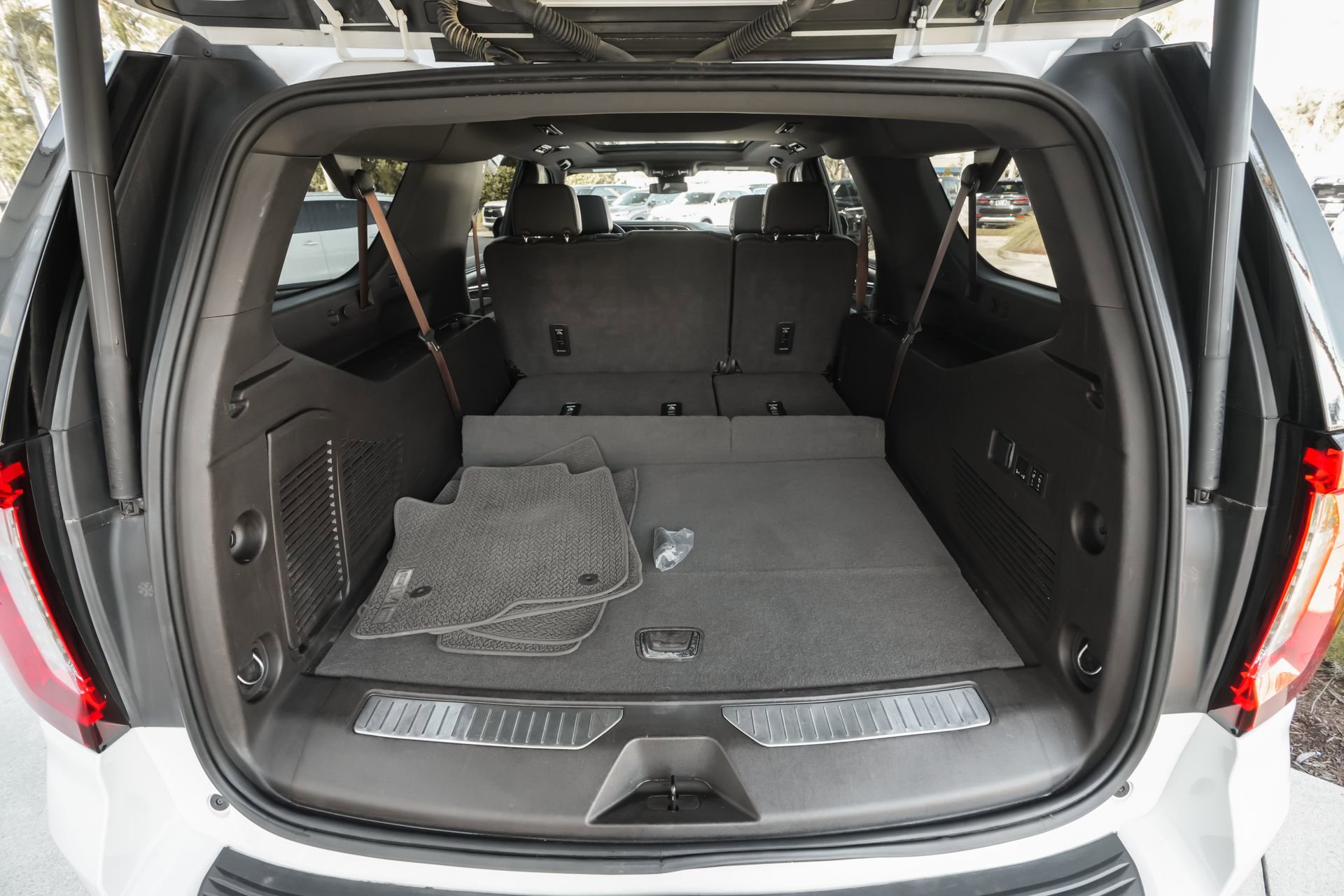 Used 2024 GMC Yukon XL Denali image 40