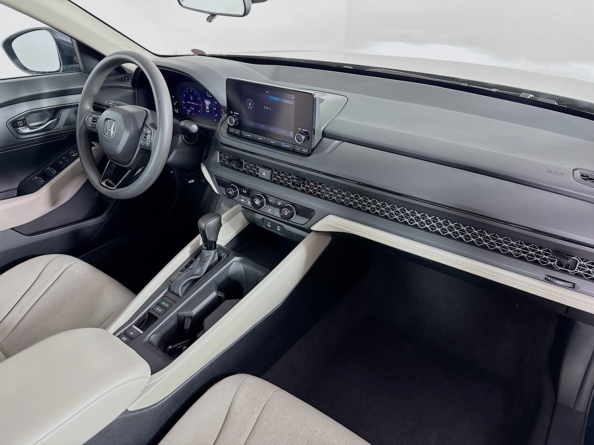 Certified 2025 Honda Accord LX image 33