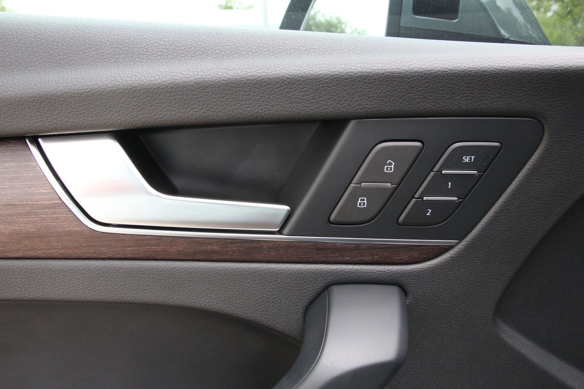 Used 2023 Audi Q5 2.0T Premium w/ Convenience Package image 14