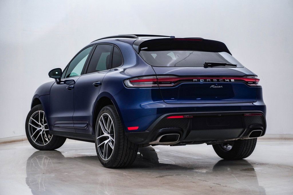 Certified 2025 Porsche Macan image 3