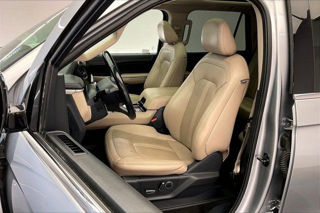 Used 2022 Ford Expedition Max Limited image 17