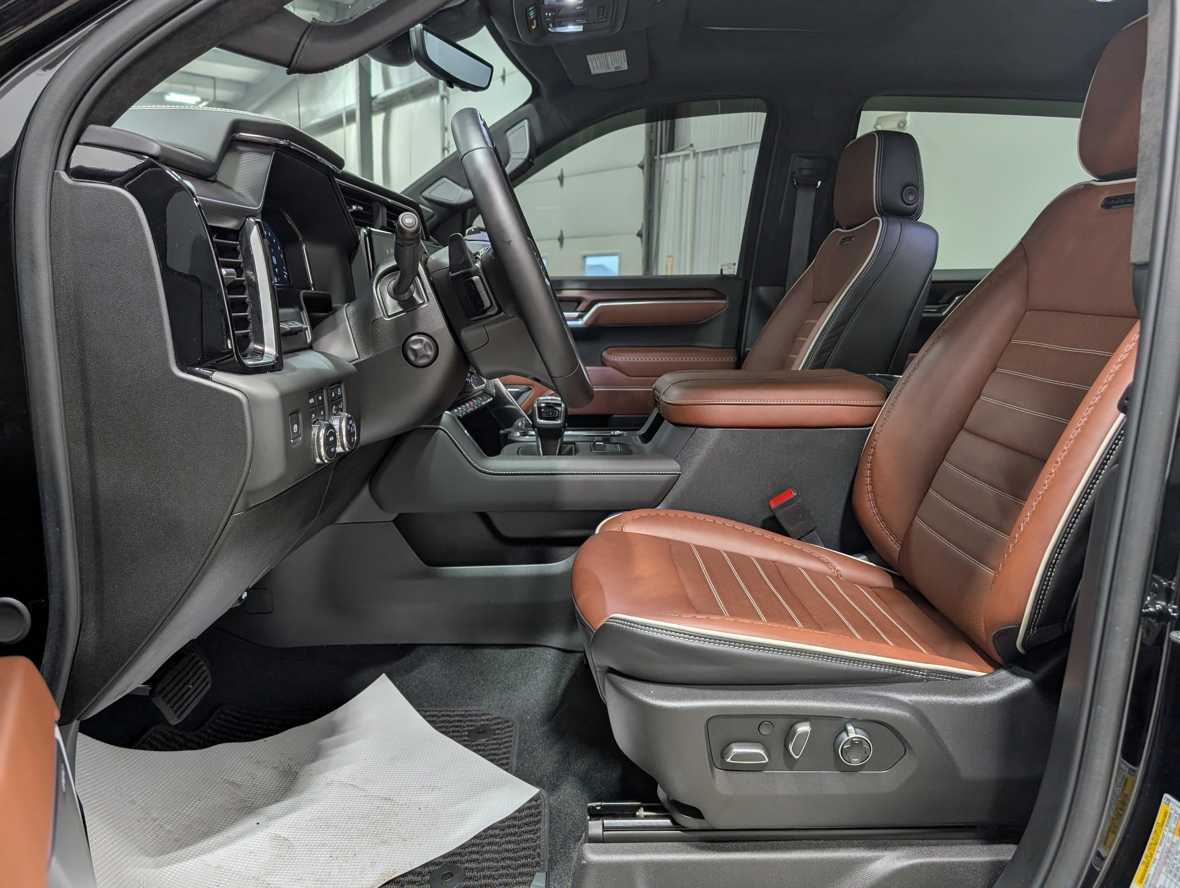 Used 2025 GMC Sierra 1500 Denali Ultimate image 17