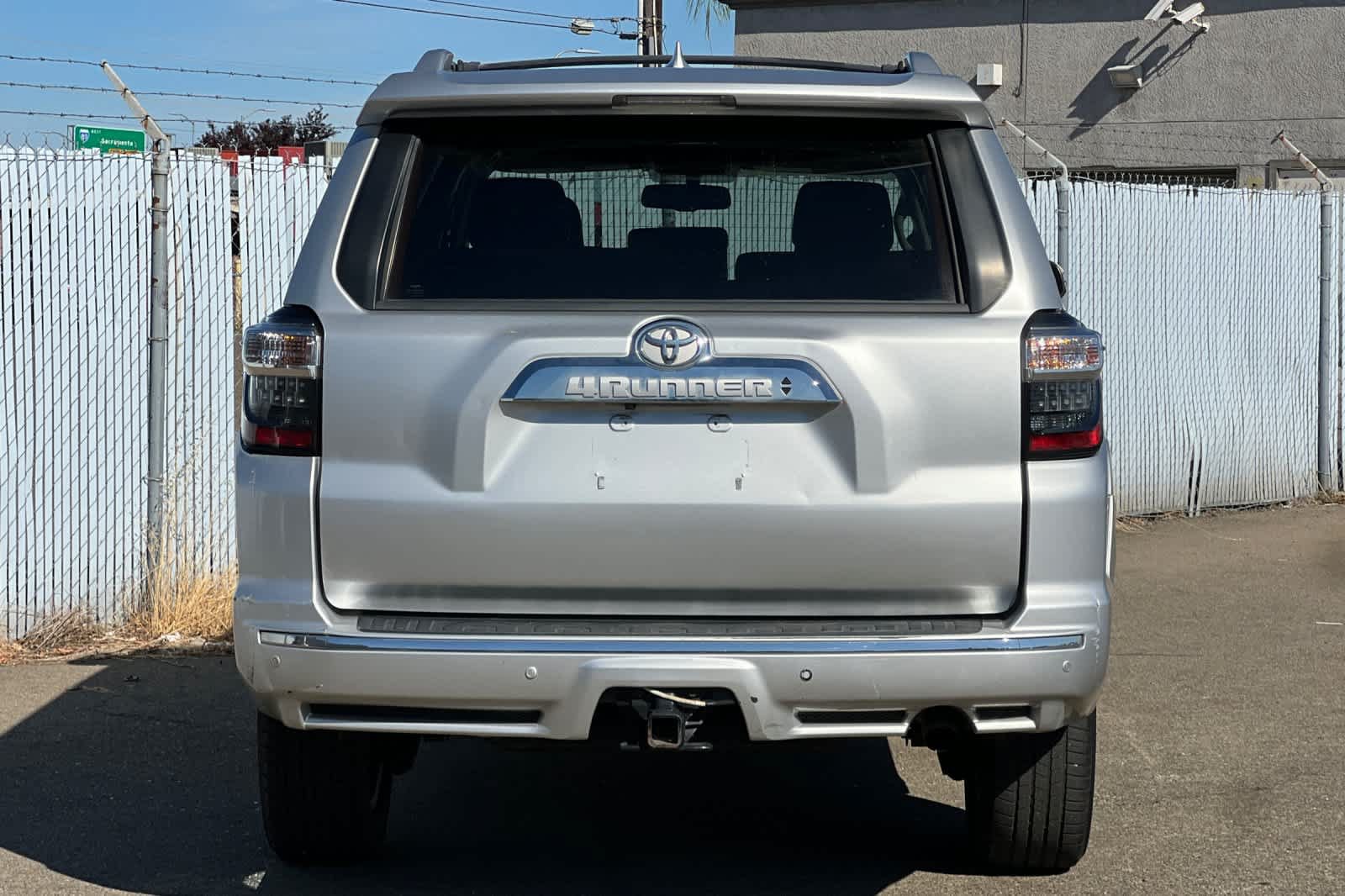 Used 2016 Toyota 4Runner Limited AWD/4WD image 4