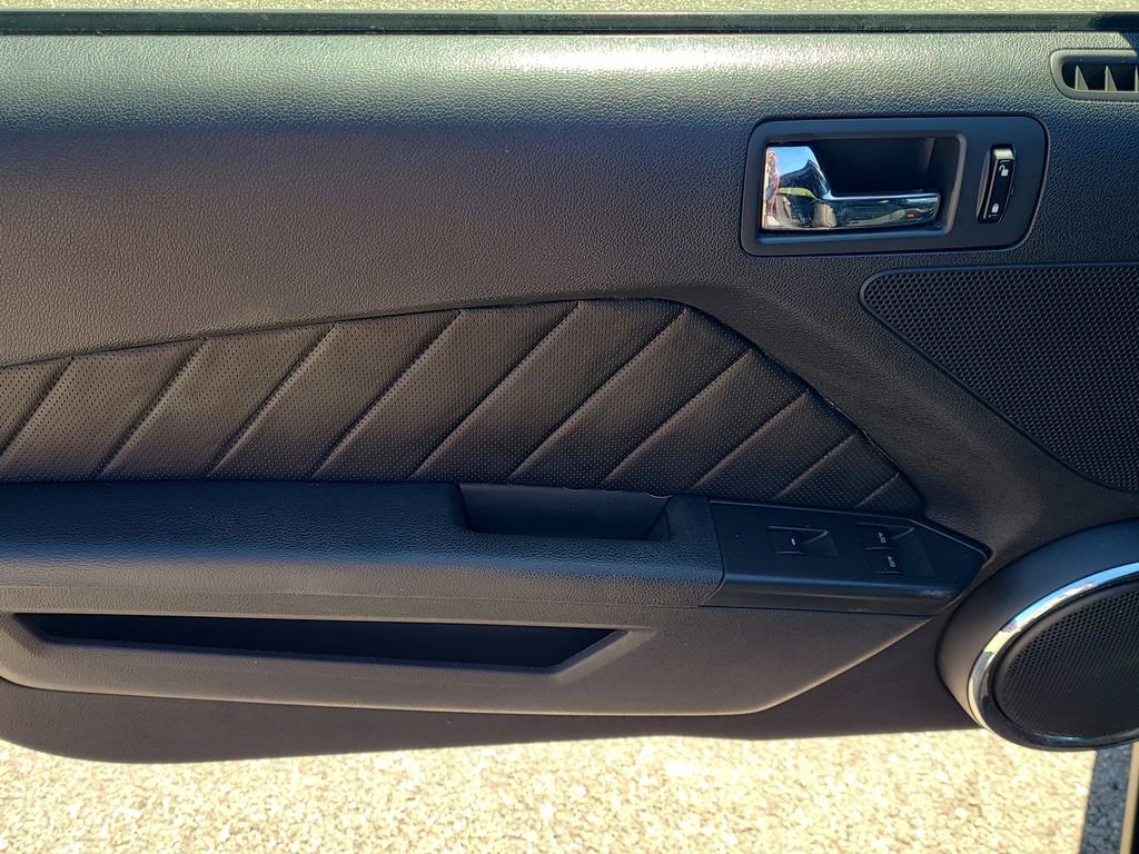 Used 2010 Ford Mustang GT image 19