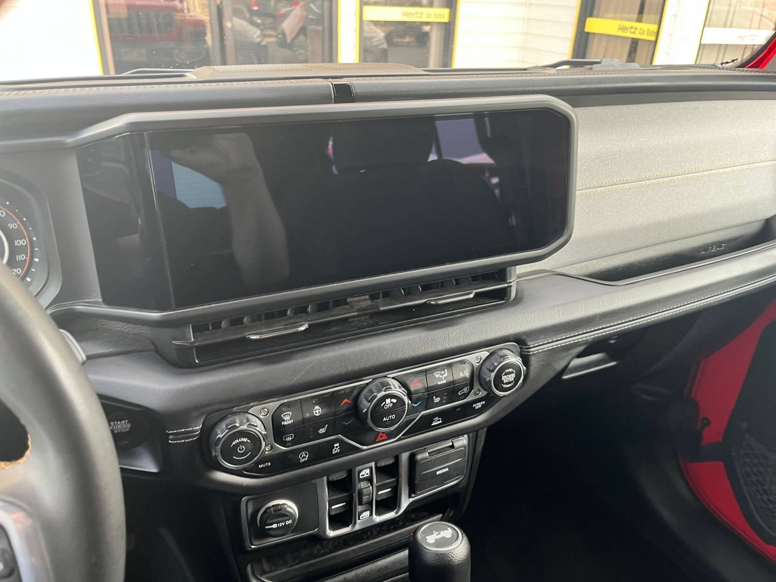 Used 2025 Jeep Wrangler Unlimited Sahara AWD/4WD image 16