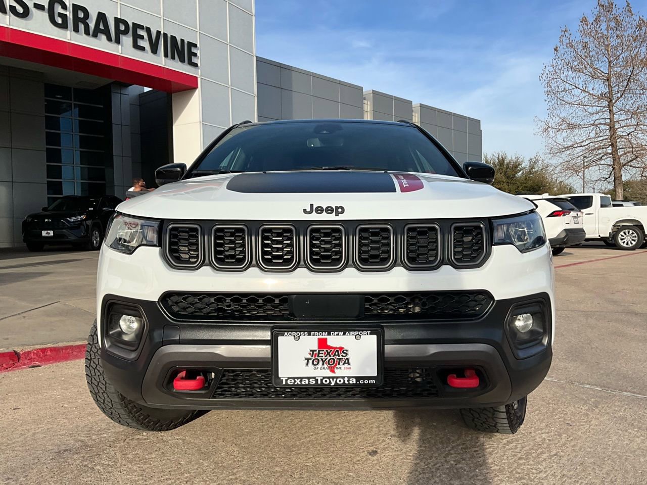 Used 2025 Jeep Compass Trailhawk image 3