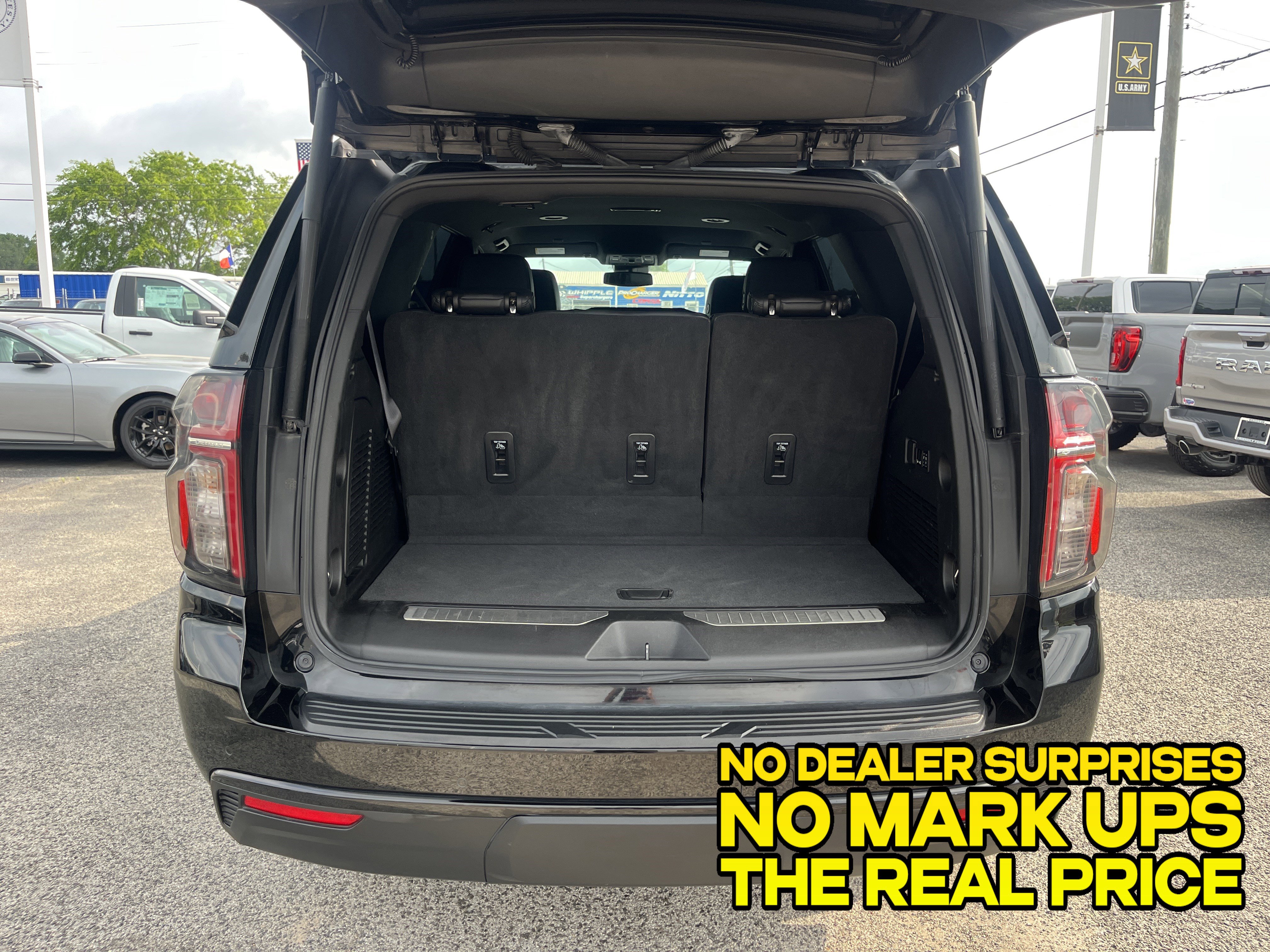 Used 2023 Chevrolet Tahoe Z71 w/ Luxury Package AWD/4WD image 5