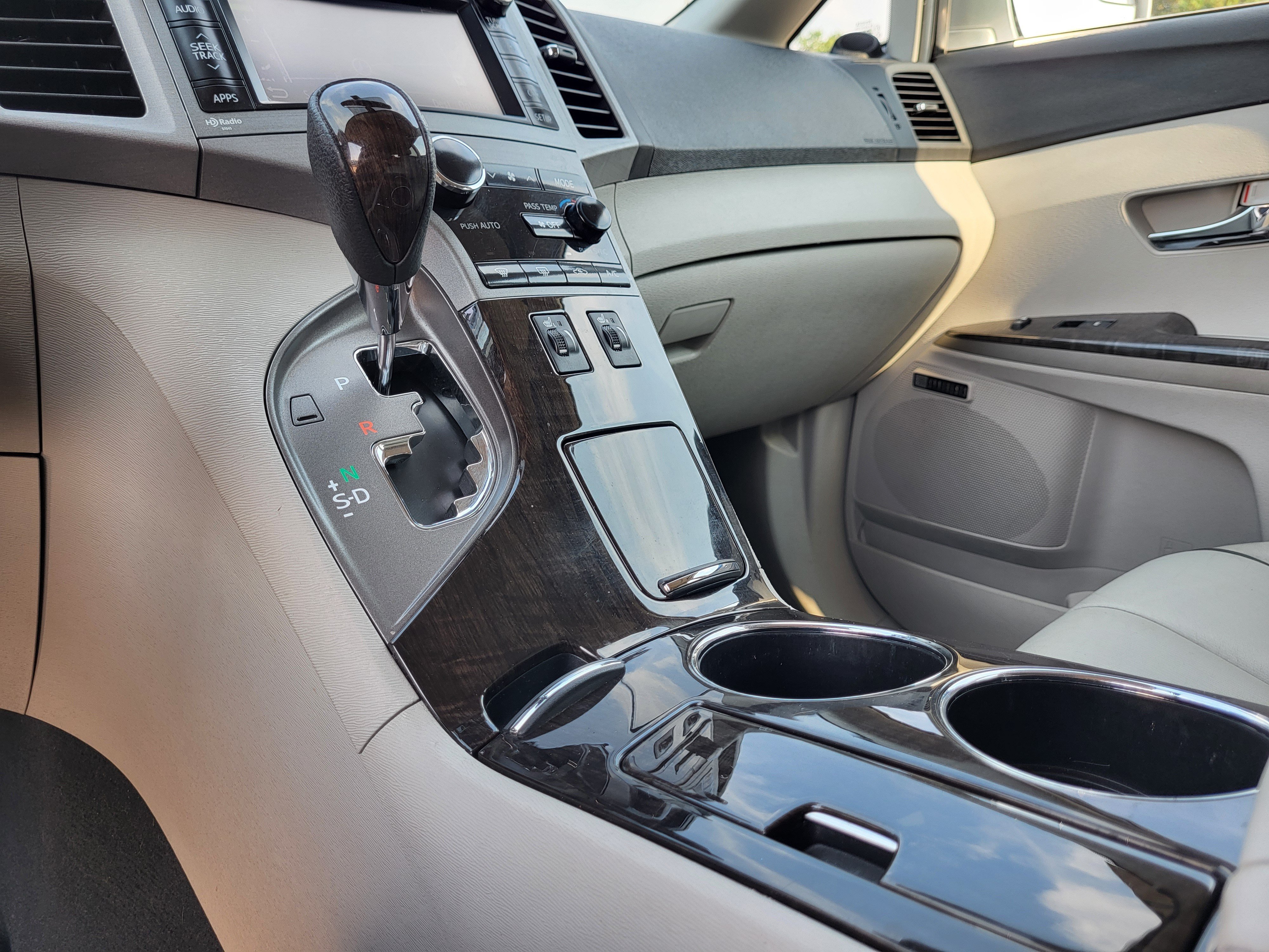 Used 2013 Toyota Venza XLE w/ XLE Premium Pkg AWD/4WD image 17
