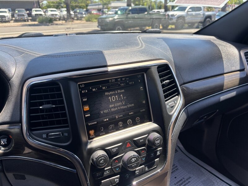 Used 2015 Jeep Grand Cherokee Overland w/ Advanced Technology Group AWD/4WD image 24