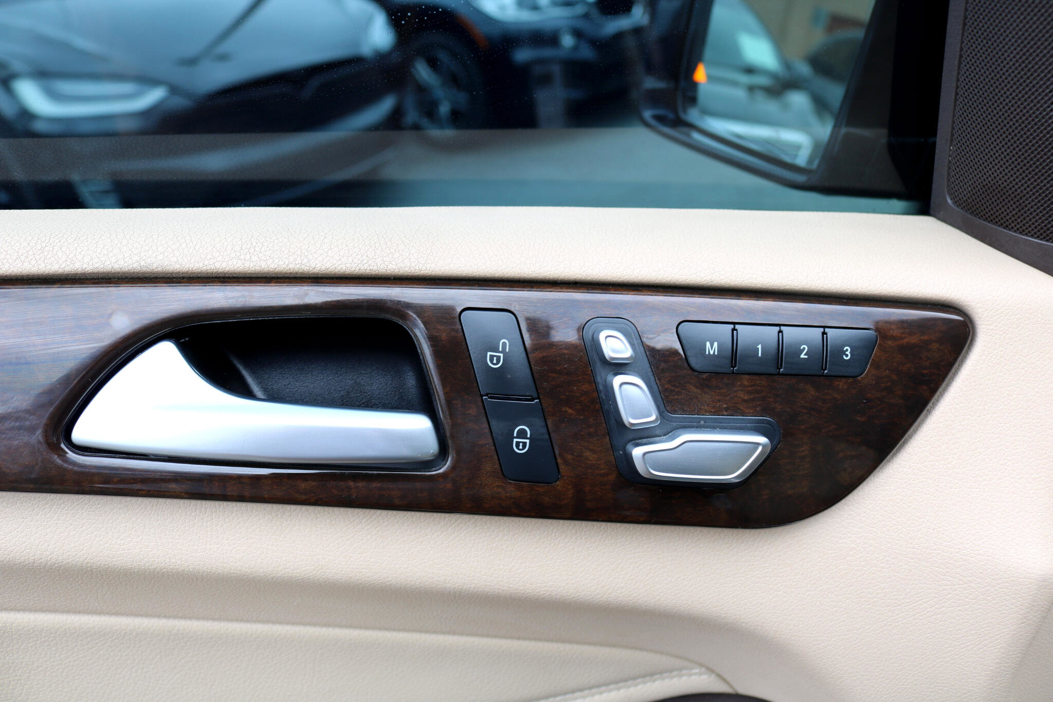 Used 2016 Mercedes-Benz GLE 350 RWD 4dr GLE 350 w/ Premium Package image 13