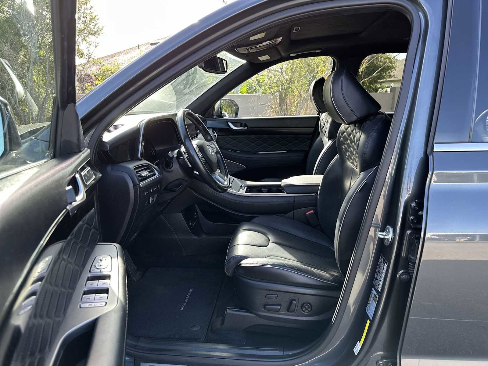 Used 2021 Hyundai Palisade Calligraphy FWD image 2