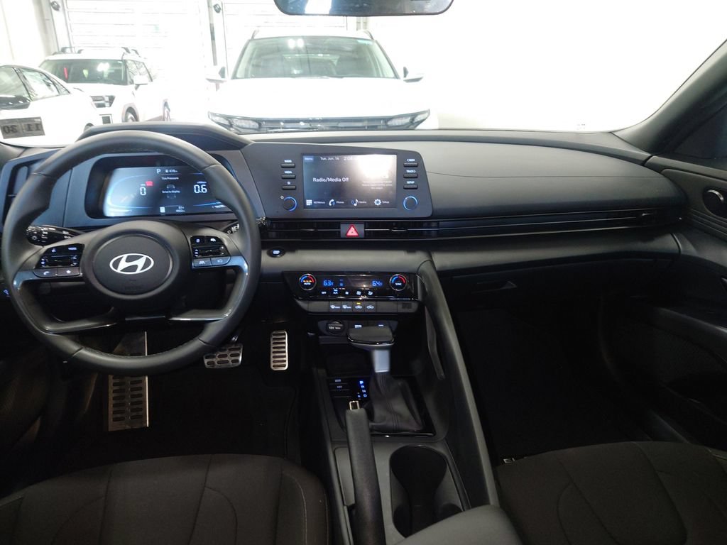 Used 2026 Hyundai Elantra Sport FWD image 13