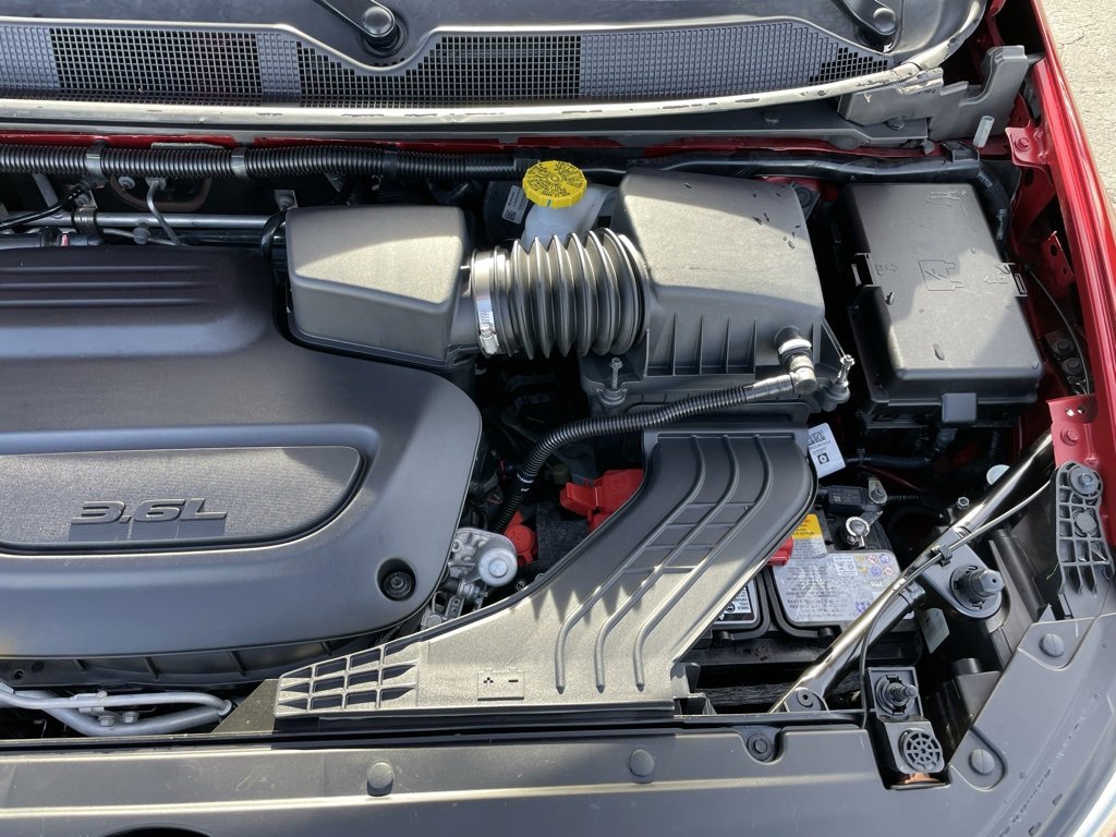 Used 2025 Chrysler Pacifica Limited image 44