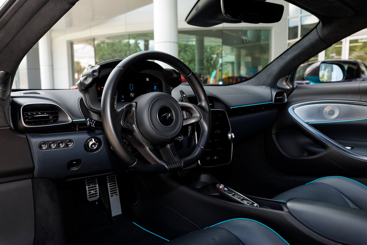 Used 2023 McLaren Artura RWD image 22