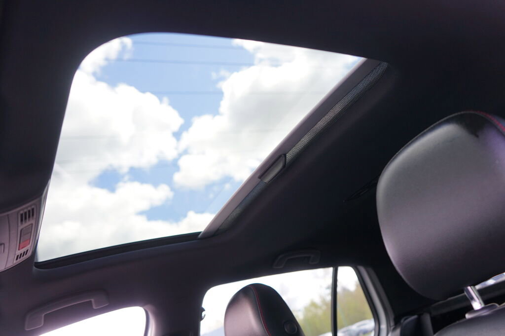 Used 2017 Volkswagen GTI SE FWD image 9