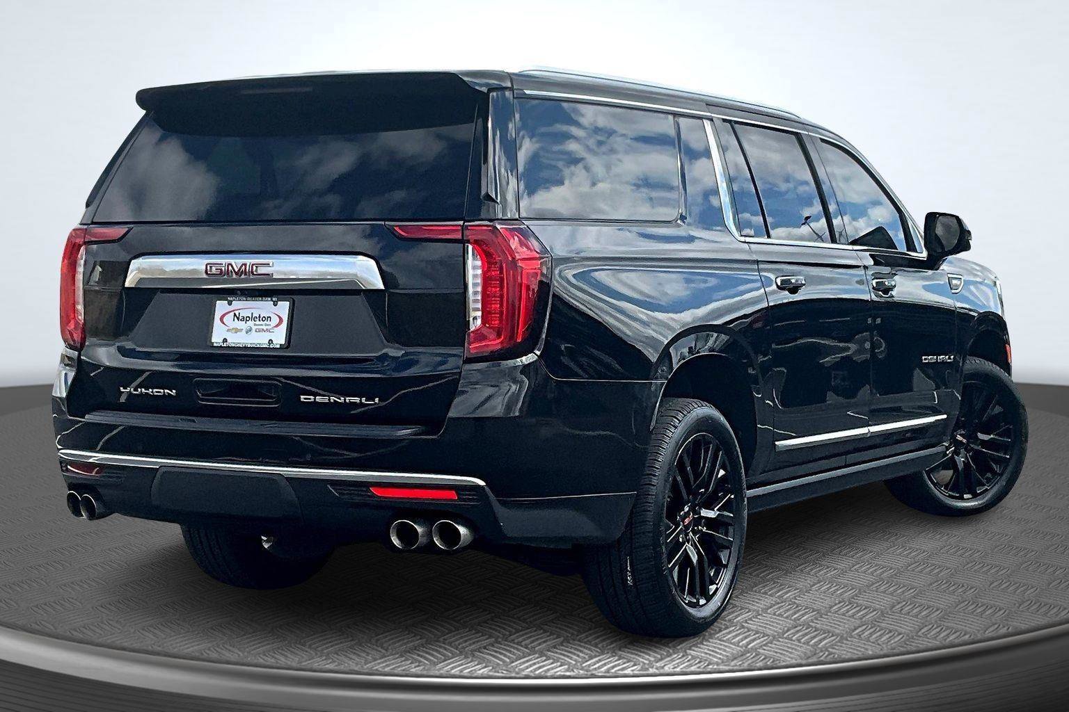 Used 2021 GMC Yukon XL Denali w/ Denali Premium Package image 2