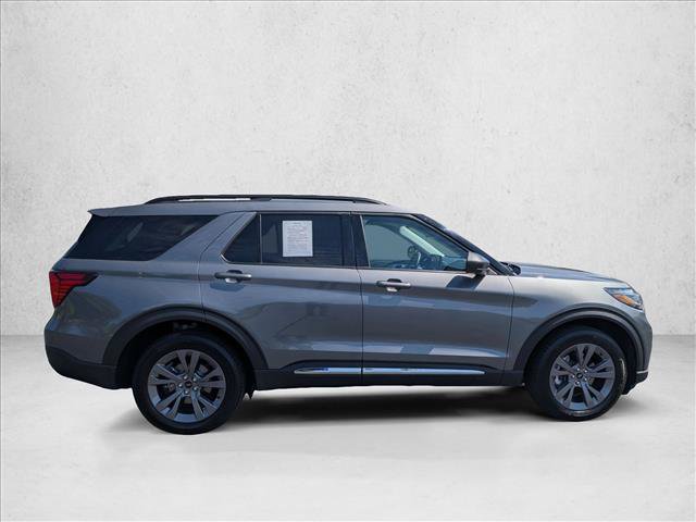 Used 2025 Ford Explorer Active AWD/4WD image 4